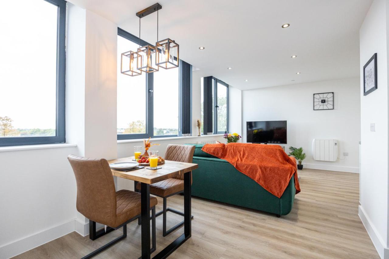 Chic Luxury Apartment Near Old Trafford Stadiums Manchester Exterior photo