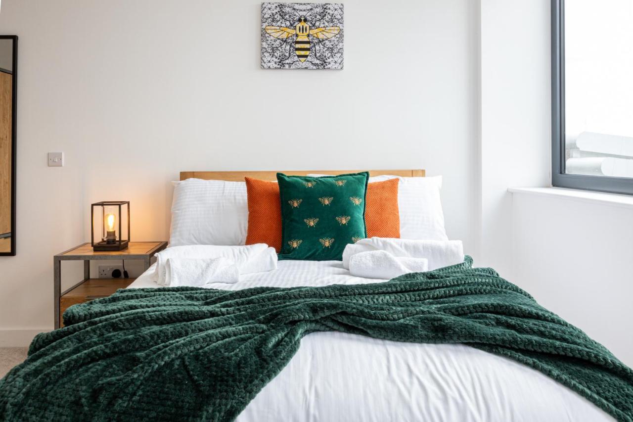 Chic Luxury Apartment Near Old Trafford Stadiums Manchester Exterior photo